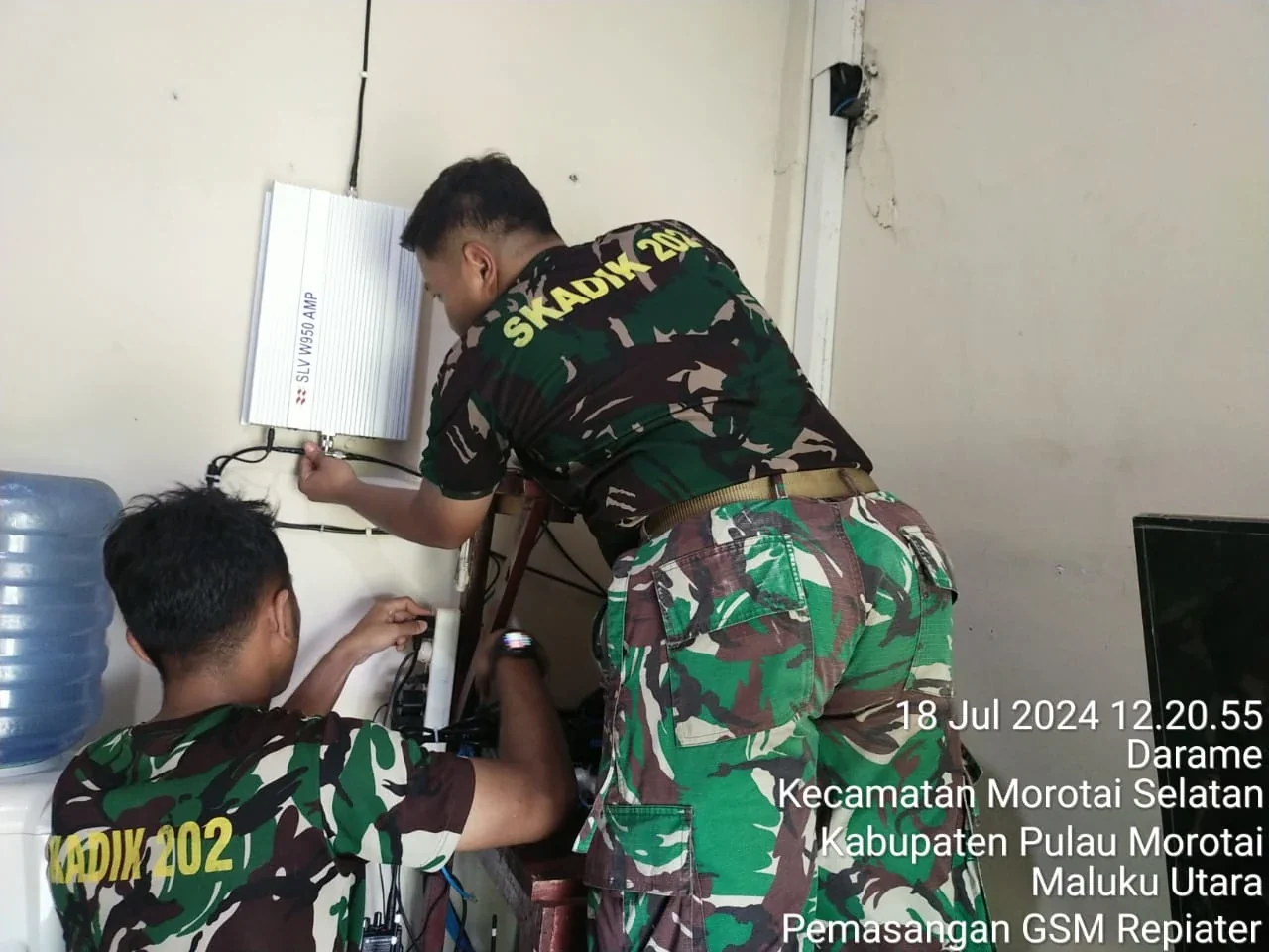 Pemasangan Alat Penguat Sinyal hp ponsel resmi bersertifikat Extra Signal di markas TNI AD Pulau Morotai Maluku Utara 1