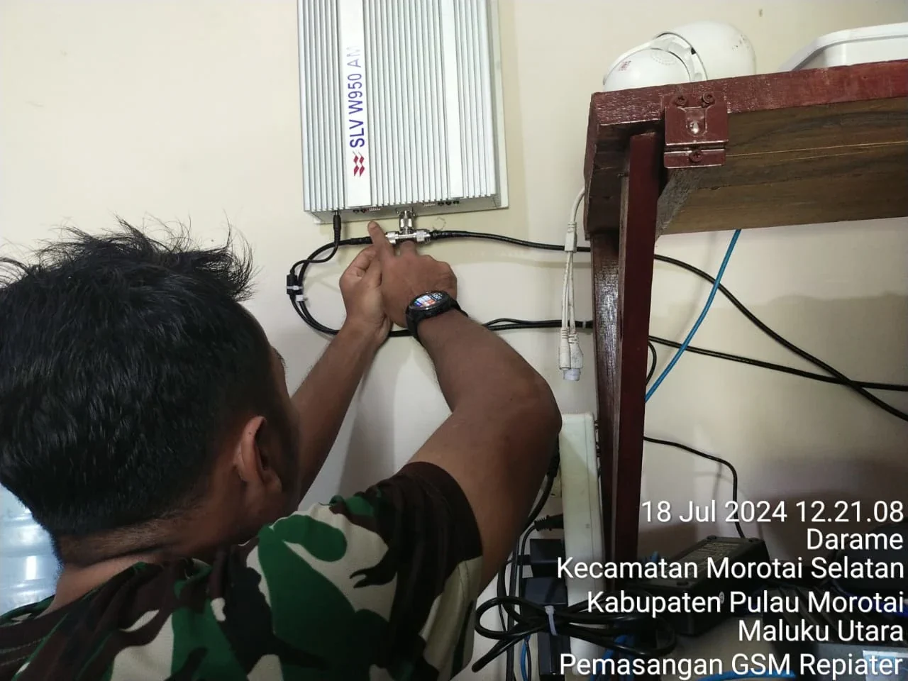 Pemasangan Alat Penguat Sinyal hp ponsel resmi bersertifikat Extra Signal di markas TNI AD Pulau Morotai Maluku Utara