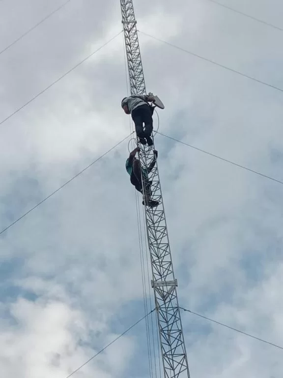 Proses Finishing Tower Antena Luar Penguat Sinyal Ponsel