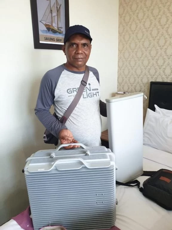 Proses Survey Pemasangan Alat Penguat Sinyal Ponsel di NTT