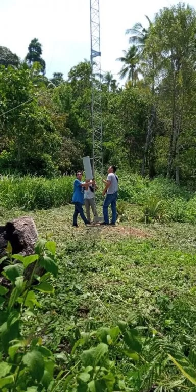 Proyek Pemasangan Penguat Sinyal Ponsel di pedalaman Sumatera Selatan