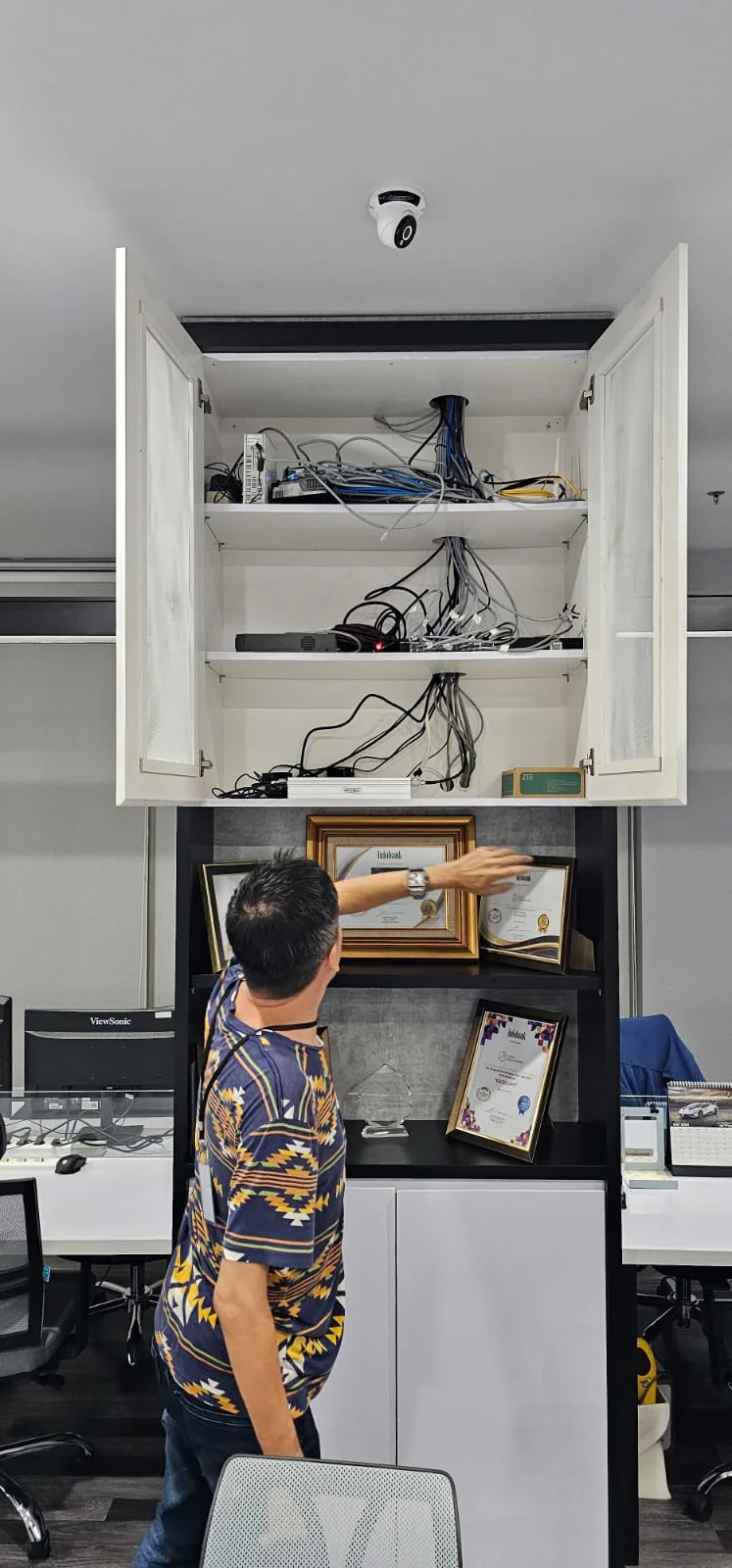 Proyek Penguat Sinyal Ponsel Resmi Bersertifikat di Perkantoran PIK 1