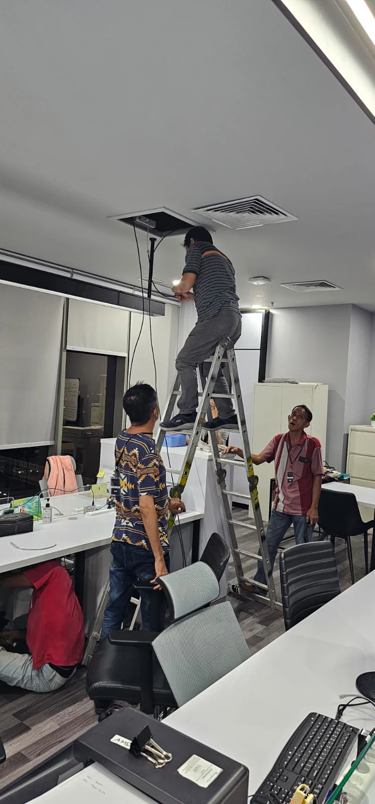 Proyek Penguat Sinyal Ponsel Resmi Bersertifikat di Perkantoran PIK 2