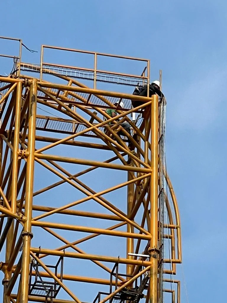 Proyek Penguat Sinyal Ponsel Resmi Bersertifikat di kapal tongkang PT Zumar